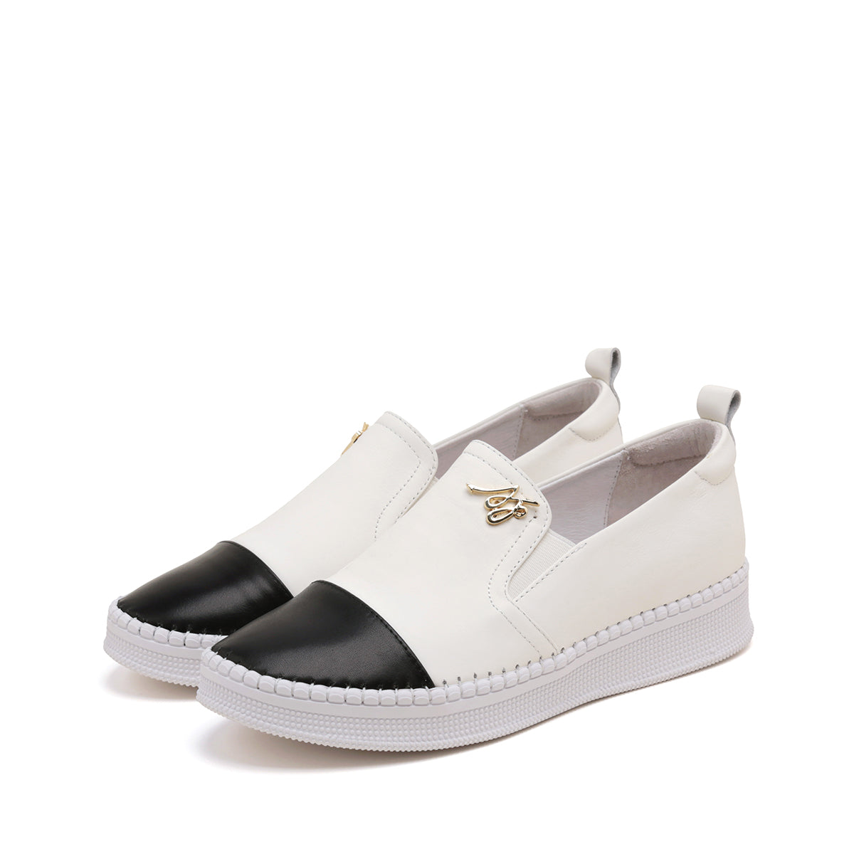 Black/white women's casual shoes